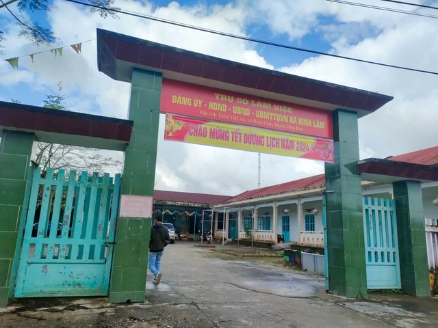 tin nong 24h hom nay ngay 5 1 2024 chu tich xa o quang nam noi viec ga giong du an duoc cap cho nguoi nha