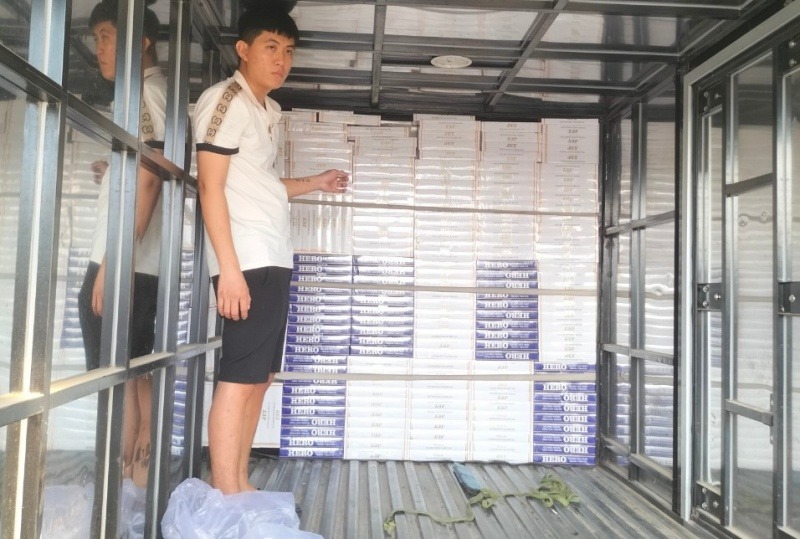 tin thoi su nong moi nhat ngay 6 1 2023 phat hien vu van chuyen gan 2 500 bao thuoc la nhap lau o long an
