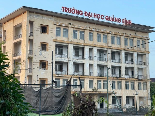 tinh tiet moi vu hon 100 giang vien nhan vien truong dai hoc quang binh bi no luong tinh tiet moi vu hon 100 giang vien nhan vien truong dai hoc quang binh bi no luong