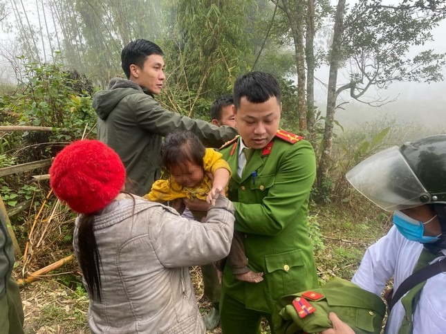 be gai 2 tuoi mat tich bi an hon 1 ngay trong rung ram o nghe an hang tram nguoi xuyen dem tim kiem be gai 2 tuoi mat tich bi an hon 1 ngay trong rung ram o nghe an hang tram nguoi xuyen dem tim kiem