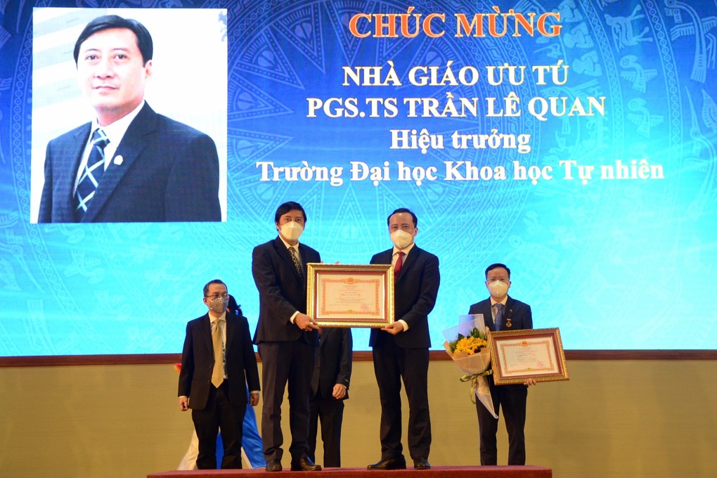 tu nam 2024 de dat danh hieu nha giao uu tu nha giao nhan dan can dieu kien gi