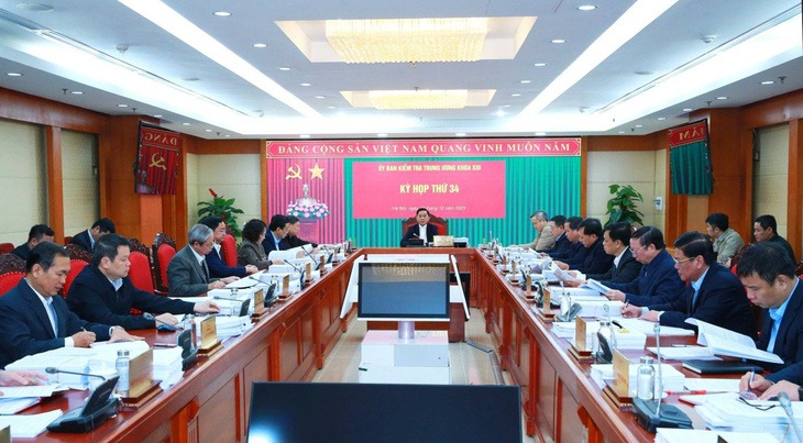can bo vi pham ma khong nhan trach nhiem xu ly the nao 