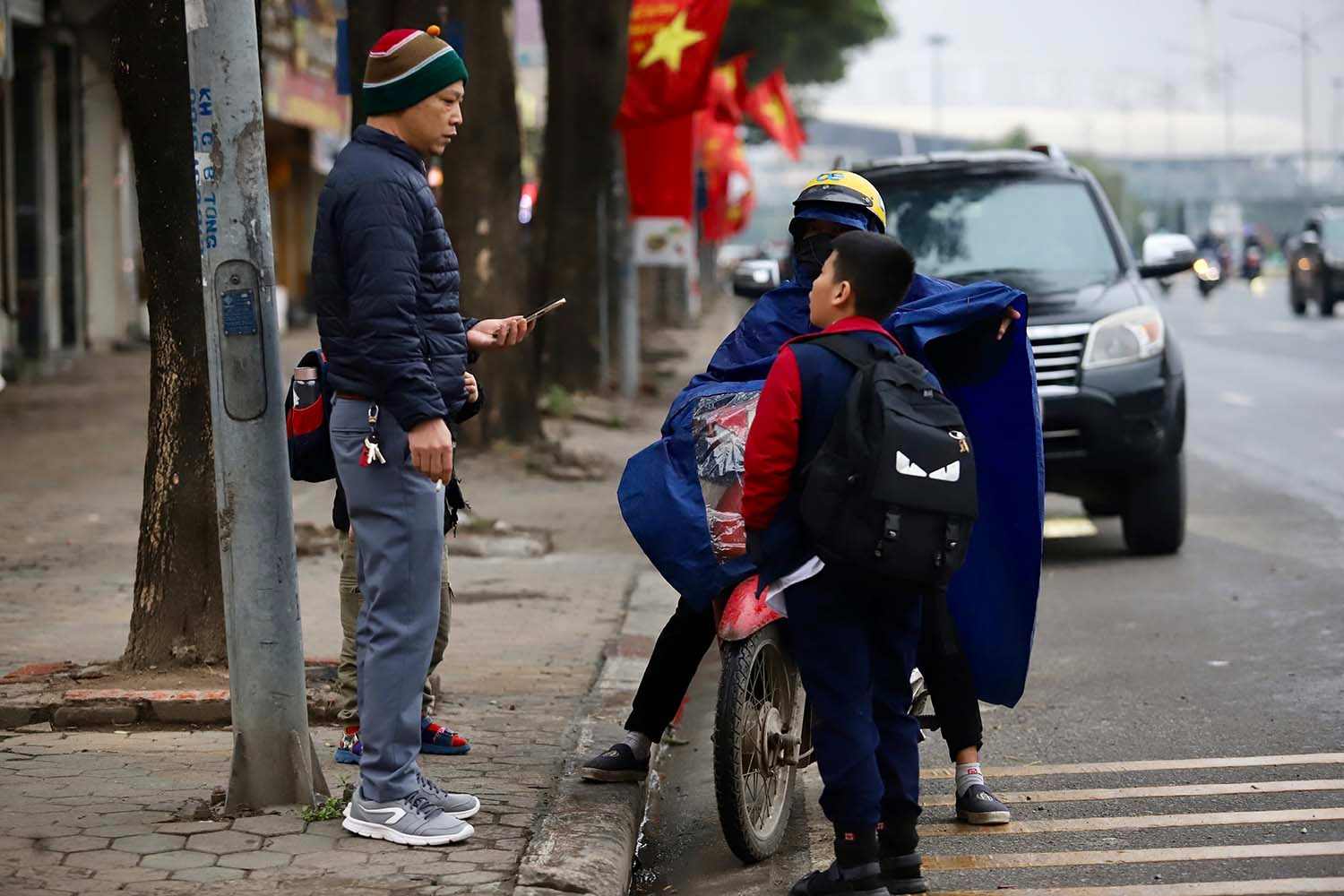 troi ret duoi 10 do c nhieu hoc sinh tieu hoc o ha noi van den truong 5