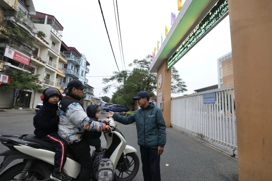 troi ret duoi 10 do c nhieu hoc sinh tieu hoc o ha noi van den truong 9 3