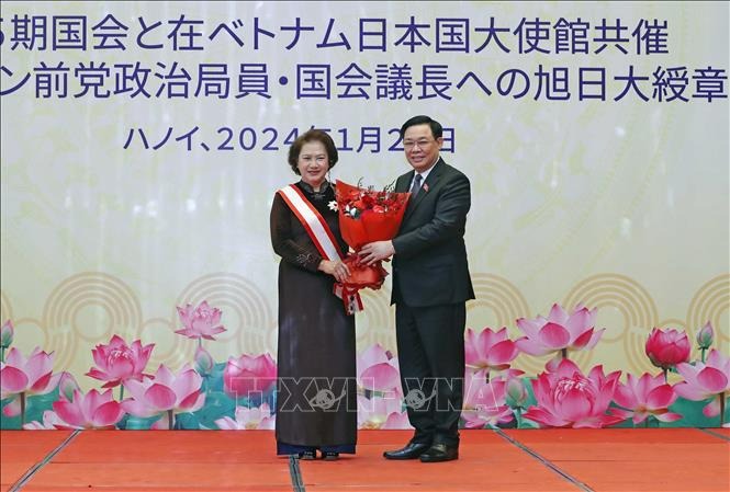 le trao huan chuong cua chinh phu nhat ban tang nguyen chu tich quoc hoi nguyen thi kim ngan 4