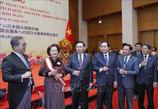 le trao huan chuong cua chinh phu nhat ban tang nguyen chu tich quoc hoi nguyen thi kim ngan 5