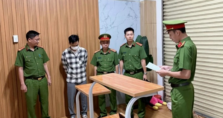 bat vo chong chu hui chiem doat 50 ty dong cua hon 300 nguoi o dong nai bat vo chong chu hui chiem doat 50 ty dong cua hon 300 nguoi o dong nai