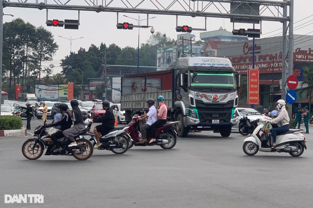 tren duong ve que an tet thieu nu 16 tuoi bi xe tai can tu vong 2