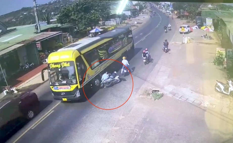 vu gia dinh cong nhan gap tai nan khi ve que an tet be gai 3 tuoi tu vong tam giu tai xe xe khach vu gia dinh cong nhan gap tai nan khi ve que an tet be gai 3 tuoi tu vong tam giu tai xe xe khach