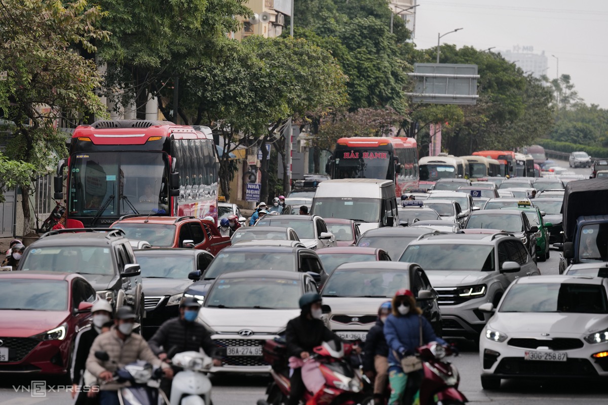 tranh tac duong nguoi dan tro lai ha noi trong dem sau ky nghi tet 9 2