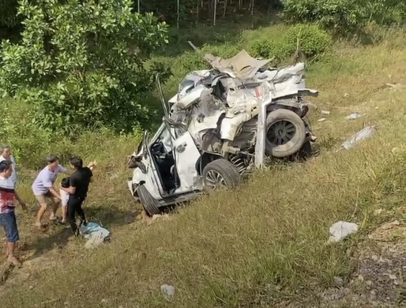 hien truong vu tai nan tham khoc tren cao toc cam lo la son 2 nguoi tu vong 1