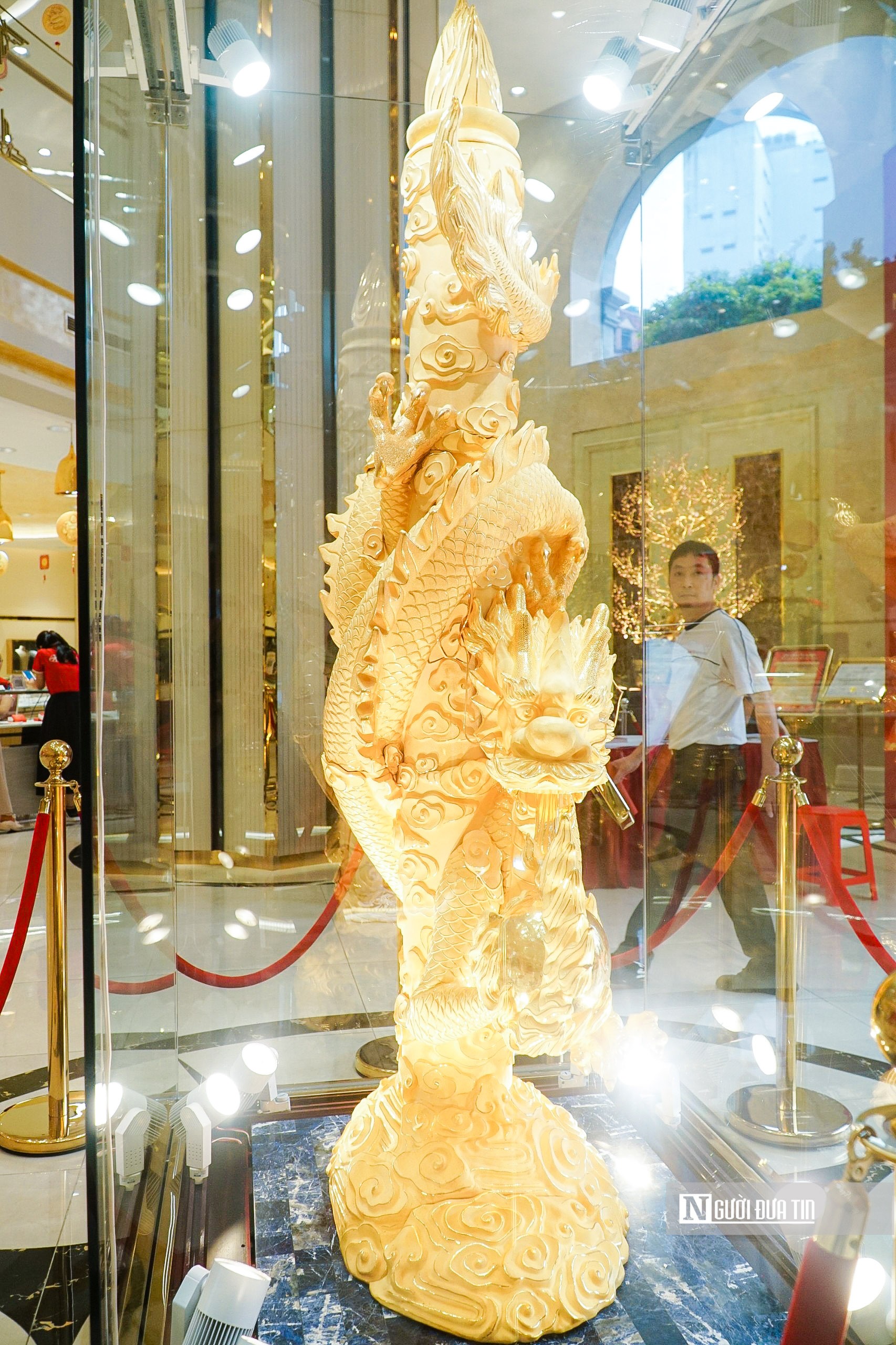chiem nguong tuong rong dat vang 9999 cao 3 1 m don ngay via than tai 2024 3 chiem nguong tuong rong dat vang 9999 cao 3 1 m don ngay via than tai 2024 3