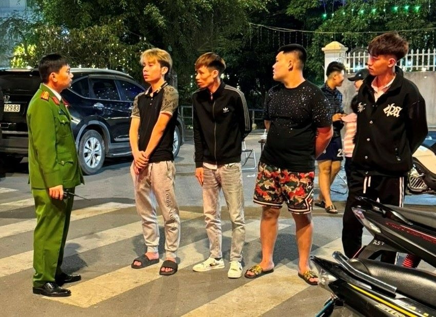 tin thoi su nong moi nhat ngay 23 2 2024 quai xe boc dau buong 2 tay phong bat mang tren duong pho hai phong