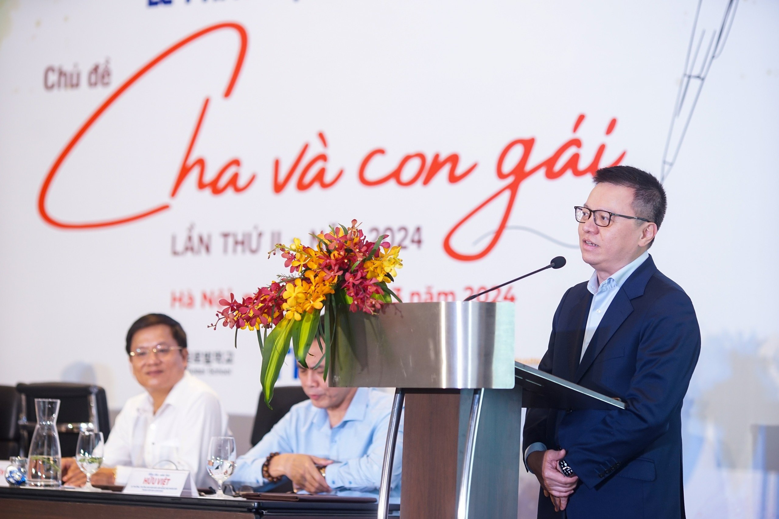 cuoc thi viet cha va con gai tao niem tin trong cuoc song giua con bao ngap tran tin tieu cuc 4