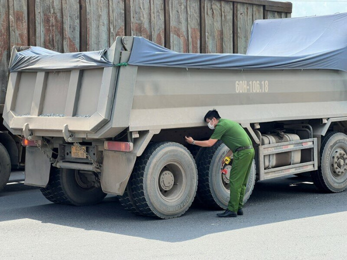 nu sinh bi xe tai can tu vong tai dong nai1 nu sinh bi xe tai can tu vong tai dong nai1