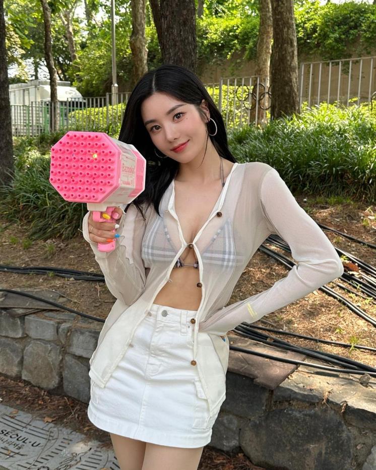 nu ca si dien do xuyen thau dat ky luc 1 6 trieu view o le hoi am nhac waterbomb3 nu ca si dien do xuyen thau dat ky luc 1 6 trieu view o le hoi am nhac waterbomb3
