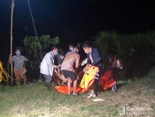 vu nguoi dan ong duoi nuoc thuong tam khi di cau ca tim thay thi the trong dem vu nguoi dan ong duoi nuoc thuong tam khi di cau ca tim thay thi the trong dem