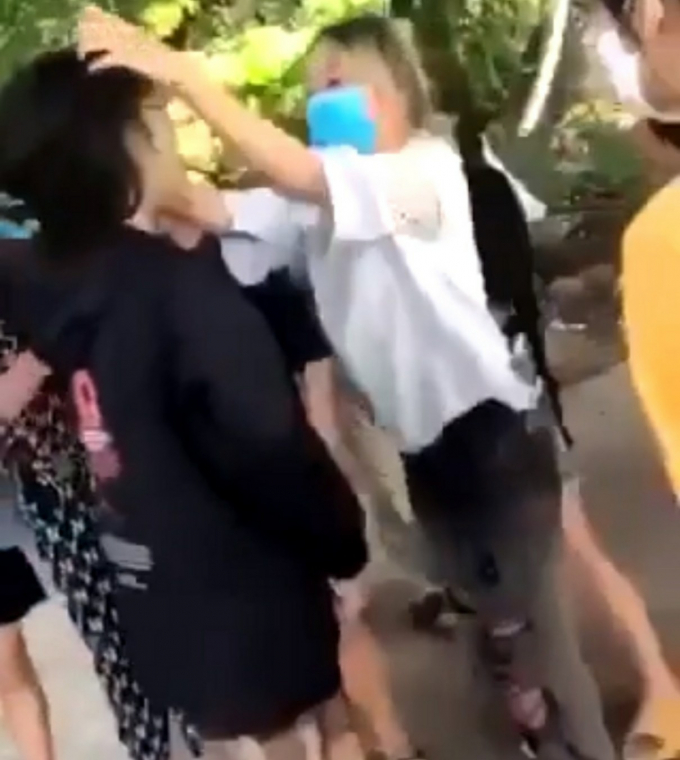 vu nu sinh quang ninh bi danh hoi dong tha mat cuoi tren facebook cong an vao cuoc dieu tra vu nu sinh quang ninh bi danh hoi dong tha mat cuoi tren facebook cong an vao cuoc dieu tra