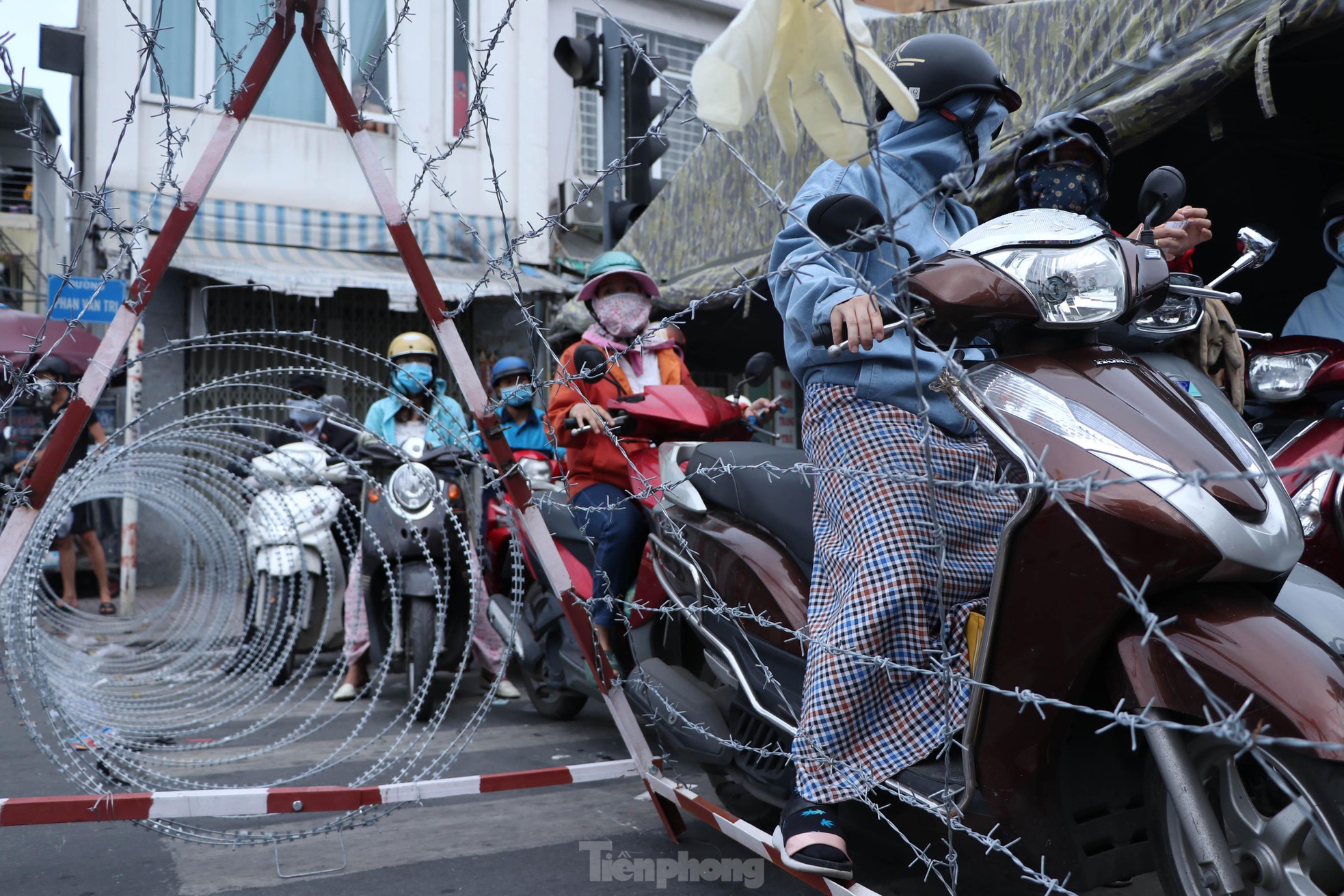 un u hang ngan nguoi tiep tuc xa chot kiem soat o go vap 3 un u hang ngan nguoi tiep tuc xa chot kiem soat o go vap 3