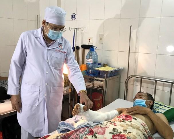 vu dang ngoi an com nguoi dan ong bi 3 ke la lao vao chem guc nan nhan ke gi vu dang ngoi an com nguoi dan ong bi 3 ke la lao vao chem guc nan nhan ke gi