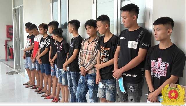 vu clip vac hung khi chem nguoi giua pho nhu phim hanh dong dien bien moi nhat vu clip vac hung khi chem nguoi giua pho nhu phim hanh dong dien bien moi nhat