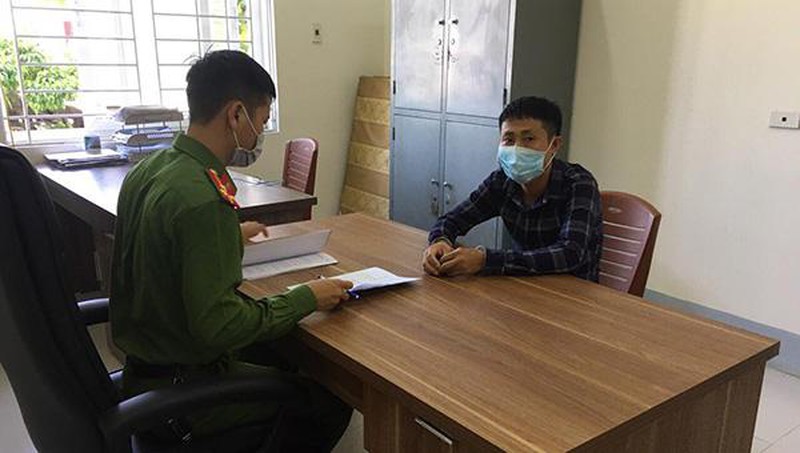 vu gia can bo vao nha hang dat ban an de lua dao muon tien mua ruou ngoai roi mat hut vu gia can bo vao nha hang dat ban an de lua dao muon tien mua ruou ngoai roi mat hut