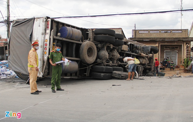 tin tuc tai nan giao thong ngay 8 6 2021 nguoi phu nu tu vong thuong tam duoi gam xe ben 2 tin tuc tai nan giao thong ngay 8 6 2021 nguoi phu nu tu vong thuong tam duoi gam xe ben 2