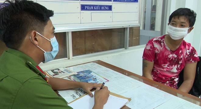 vu nu cong nhan bi giat day chuyen trong lan trai bat khan cap 2 nghi pham