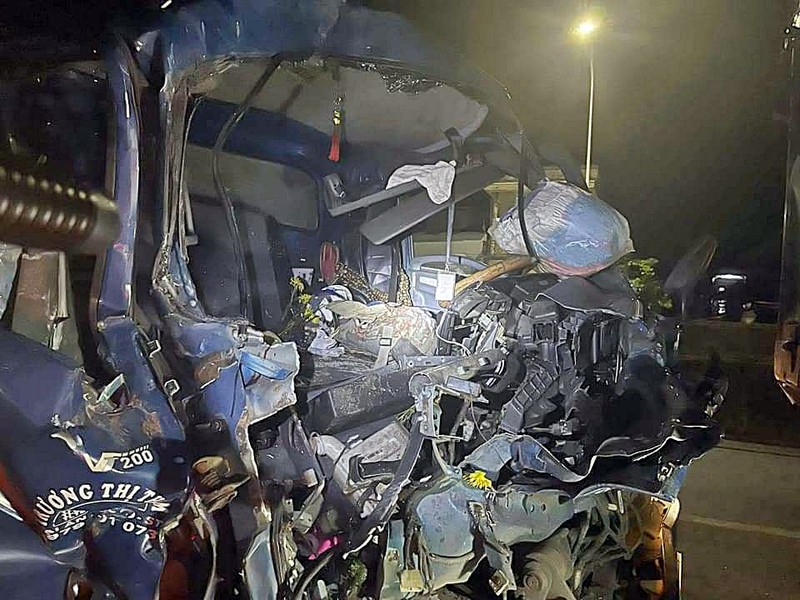 tin tuc tai nan giao thong ngay 19 6 2021 o to tai tong duoi xe chay cung chieu phu xe tu vong