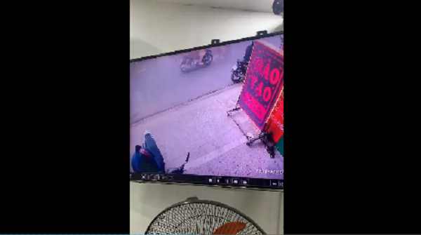 vu clip bi phat hien trom trung mat nhin chu nha roi bo di nguoi trong cuoc noi gi vu clip bi phat hien trom trung mat nhin chu nha roi bo di nguoi trong cuoc noi gi