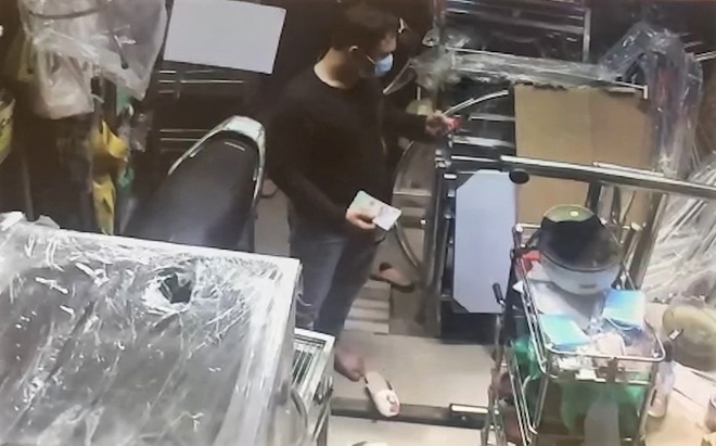 vu clip trom than nhien ngoi dem tien goi dien thoai tai nha gia chu chu nha noi gi vu clip trom than nhien ngoi dem tien goi dien thoai tai nha gia chu chu nha noi gi
