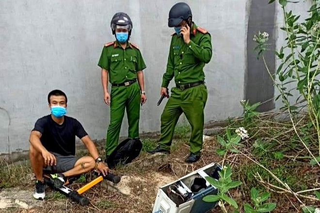 vu bi bat qua tang trom than nhien moi cong an vao nha uong nuoc he lo loi khai