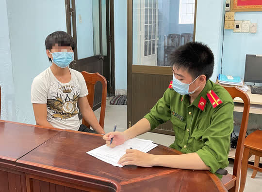 vu thanh nien du be gai 15 tuoi quan he tinh duc roi quay clip nong he lo qua khu gay soc 