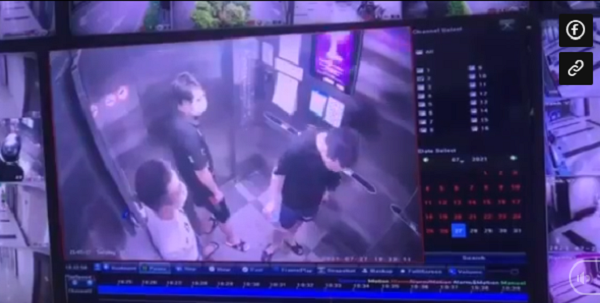 vu thanh nien lien tuc khac nho dung khau trang lau mieng trong thang may camera thu hinh anh gi vu thanh nien lien tuc khac nho dung khau trang lau mieng trong thang may camera thu hinh anh gi