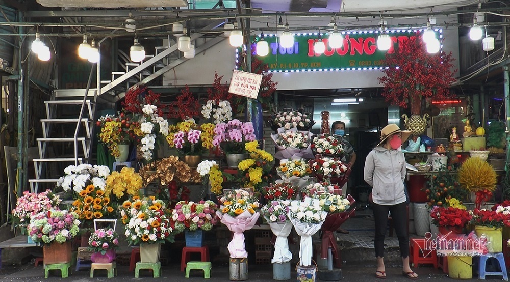 ngay valentine 14 2 gia hoa hong tang vot co nguoi dat 10 trieu tien hoa tang nguoi yeu 