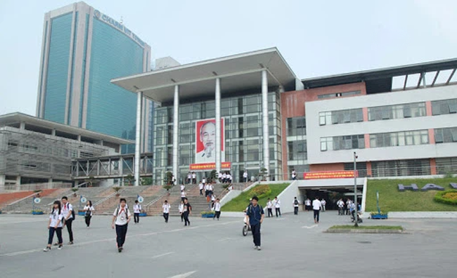 hoa binh choi lon dinh chi 1 ty dong nguoi cho giao su ve day truong chuyen 2 hoa binh choi lon dinh chi 1 ty dong nguoi cho giao su ve day truong chuyen 2