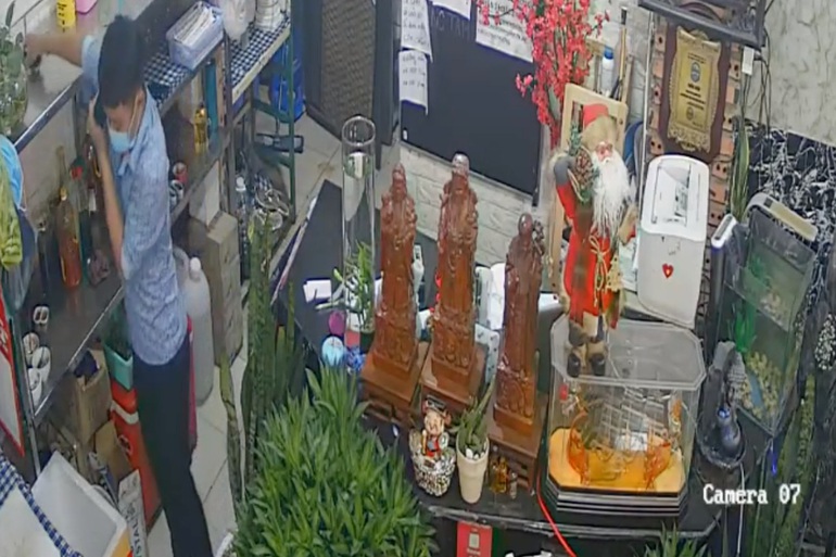 tin tuc phap luat ngay 10 3 tranh cho xe may kep 3 lao vao goc cay 1 nguoi chet 2 tin tuc phap luat ngay 10 3 tranh cho xe may kep 3 lao vao goc cay 1 nguoi chet 2