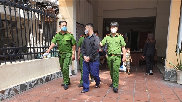 nhieu lan hiep dam chau gai den mang thai yeu rau xanh linh 16 nam tu