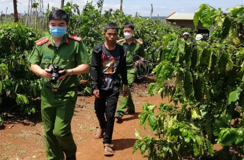 vu nguoi phu nu di cuoi ca phe bi hiep dam giau xac xuong gieng nghi pham 21 tuoi khai gi 