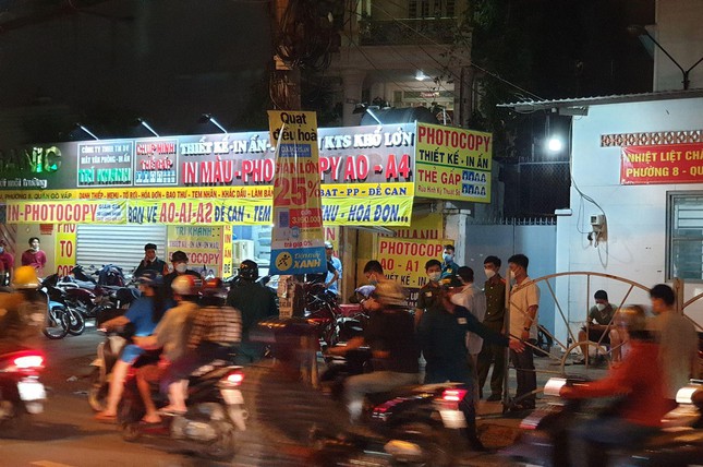 vu nam dan quan 21 tuoi bi dam chet khi phan luong giao thong nghi pham 50 tuoi khai gi 4