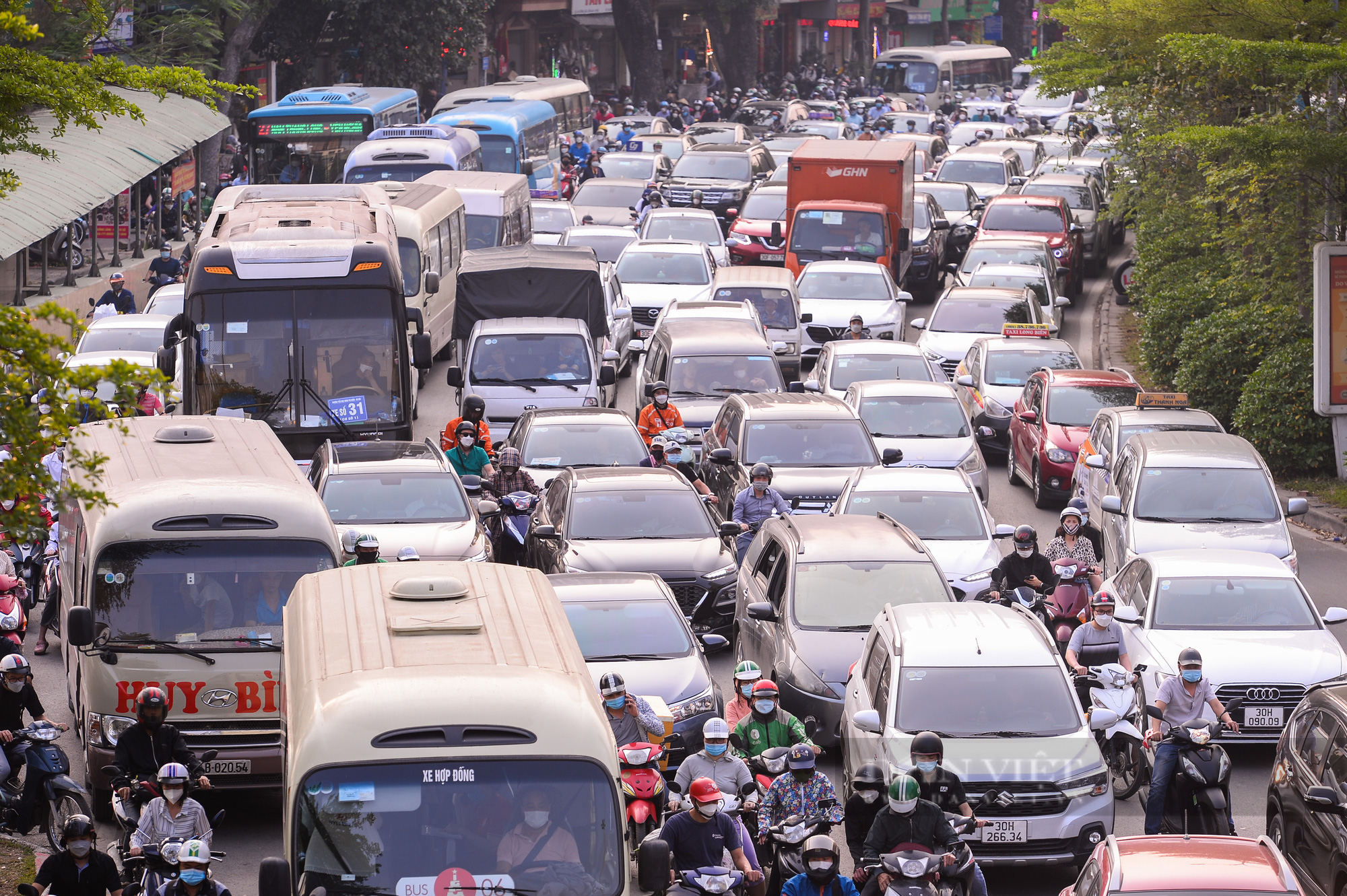 nguoi dan nuom nuop ve que nghi le gio to hung vuong cua ngo ha noi un tac keo dai