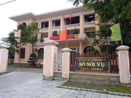 pho giam doc so noi vu cui dau xin loi dan vi hanh vi thieu chuan cua cap duoi pho giam doc so noi vu cui dau xin loi dan vi hanh vi thieu chuan cua cap duoi