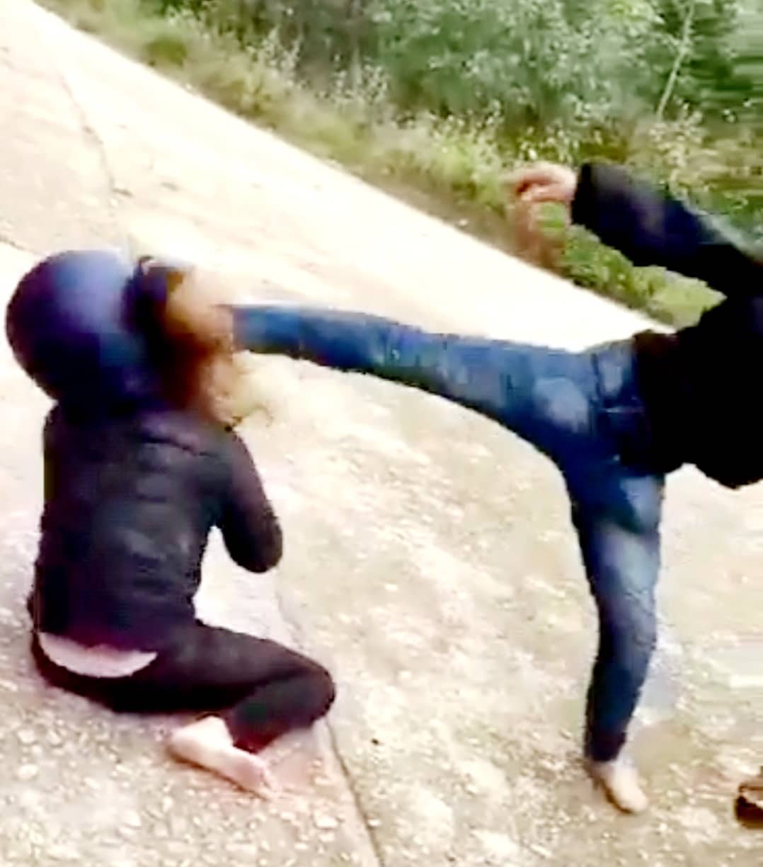 vu clip chong keo toc vo giua duong mac vo la het van xin chu tich xa noi gi vu clip chong keo toc vo giua duong mac vo la het van xin chu tich xa noi gi