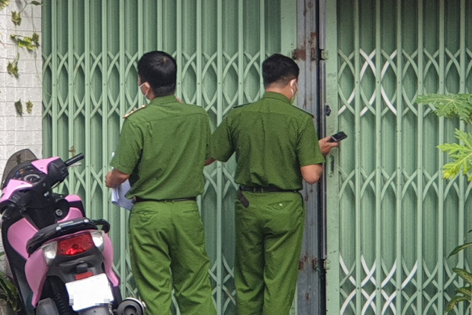 vu 2 nguoi phu nu chet trong nha thanh nien 33 tuoi dung truoc cua nguoi dinh mau 2 vu 2 nguoi phu nu chet trong nha thanh nien 33 tuoi dung truoc cua nguoi dinh mau 2