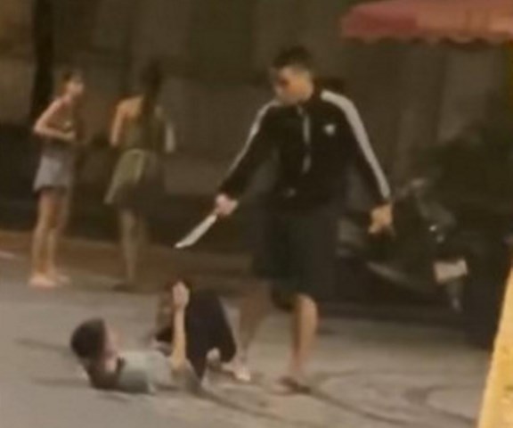 vu clip thanh nien kep co doa chem nguoi o da nang danh tinh con do 2