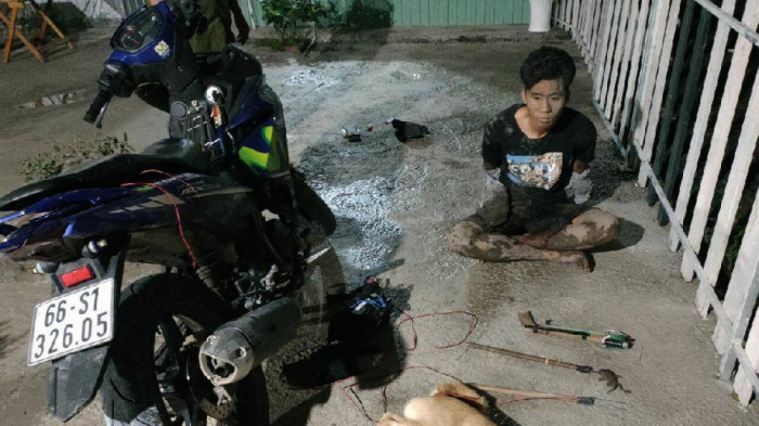 bi truy duoi trom cho dung sung dien ban luon ca cong an