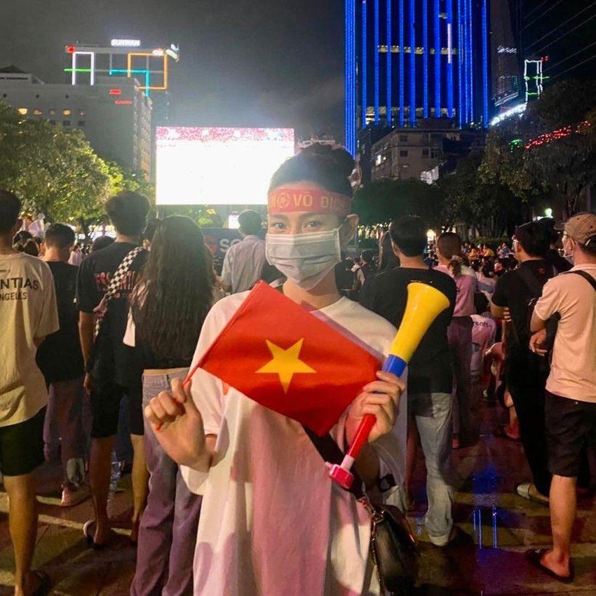 hoa hau thuy tien choi lon ngoi xe may di bao mung u23 viet nam vo dich sea games 31 2 hoa hau thuy tien choi lon ngoi xe may di bao mung u23 viet nam vo dich sea games 31 2