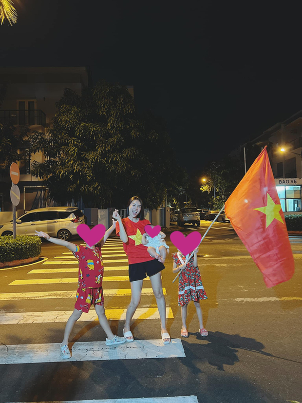 hoa hau thuy tien choi lon ngoi xe may di bao mung u23 viet nam vo dich sea games 31 5 hoa hau thuy tien choi lon ngoi xe may di bao mung u23 viet nam vo dich sea games 31 5