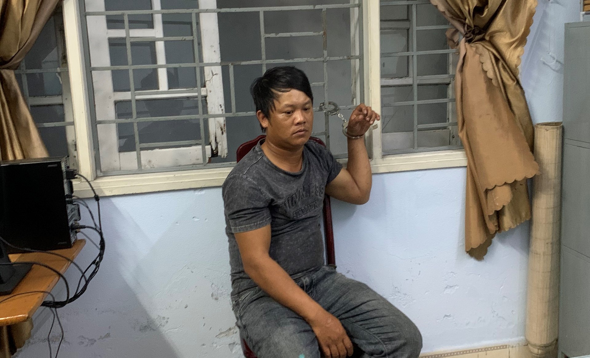 nguoi dan ong 32 tuoi dung keo dam chet ban nhau nguoi dan ong 32 tuoi dung keo dam chet ban nhau