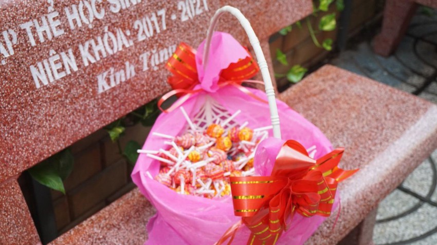 sang nay hoc sinh tp hcm dua vao lop 10 co giao tang keo mut cho cho thi sinh truoc gio g 3 sang nay hoc sinh tp hcm dua vao lop 10 co giao tang keo mut cho cho thi sinh truoc gio g 3